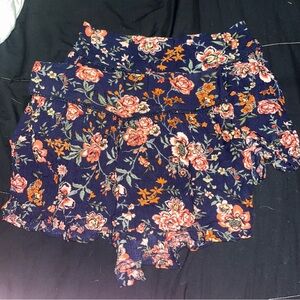 American eagle flowy Floral Women's Shorts size medium two pairs